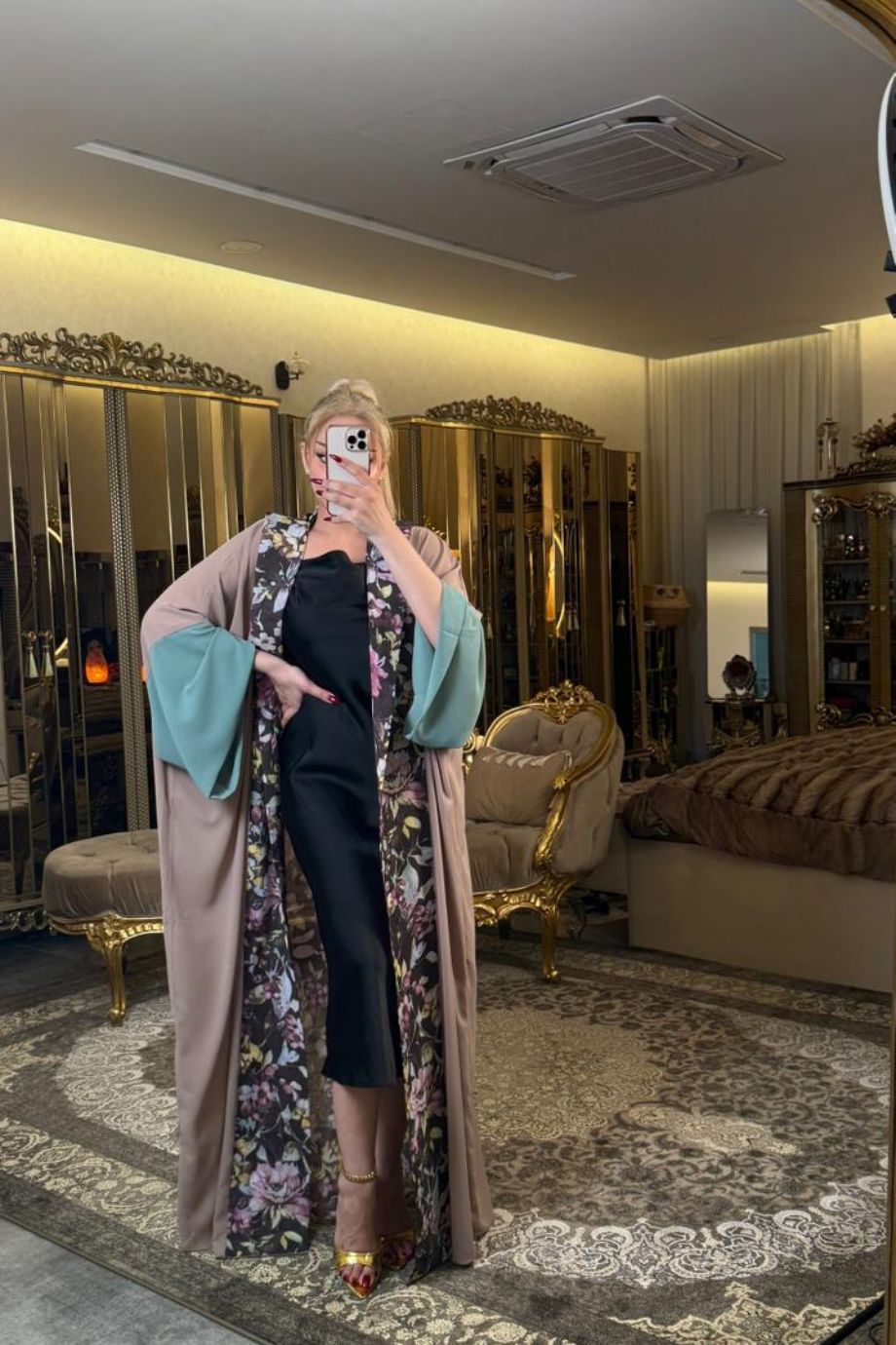 بشت نود مشجّر (AZ) – تصميم أنيق فخم بنقشة راقية