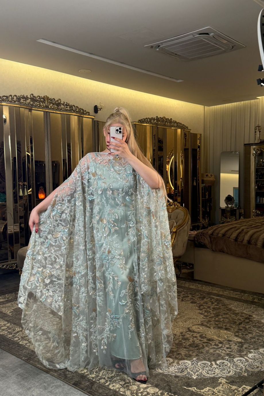 طقم نسائي فخم مطرّز نمنم وقصب مع بلك – طقم مناسبات راقي بجودة عالية