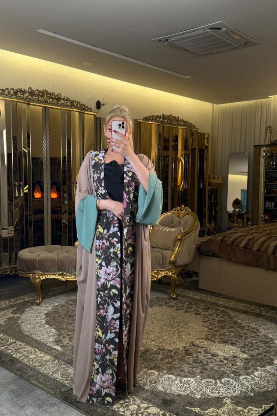 بشت نود مشجّر (AZ) – تصميم أنيق فخم بنقشة راقية