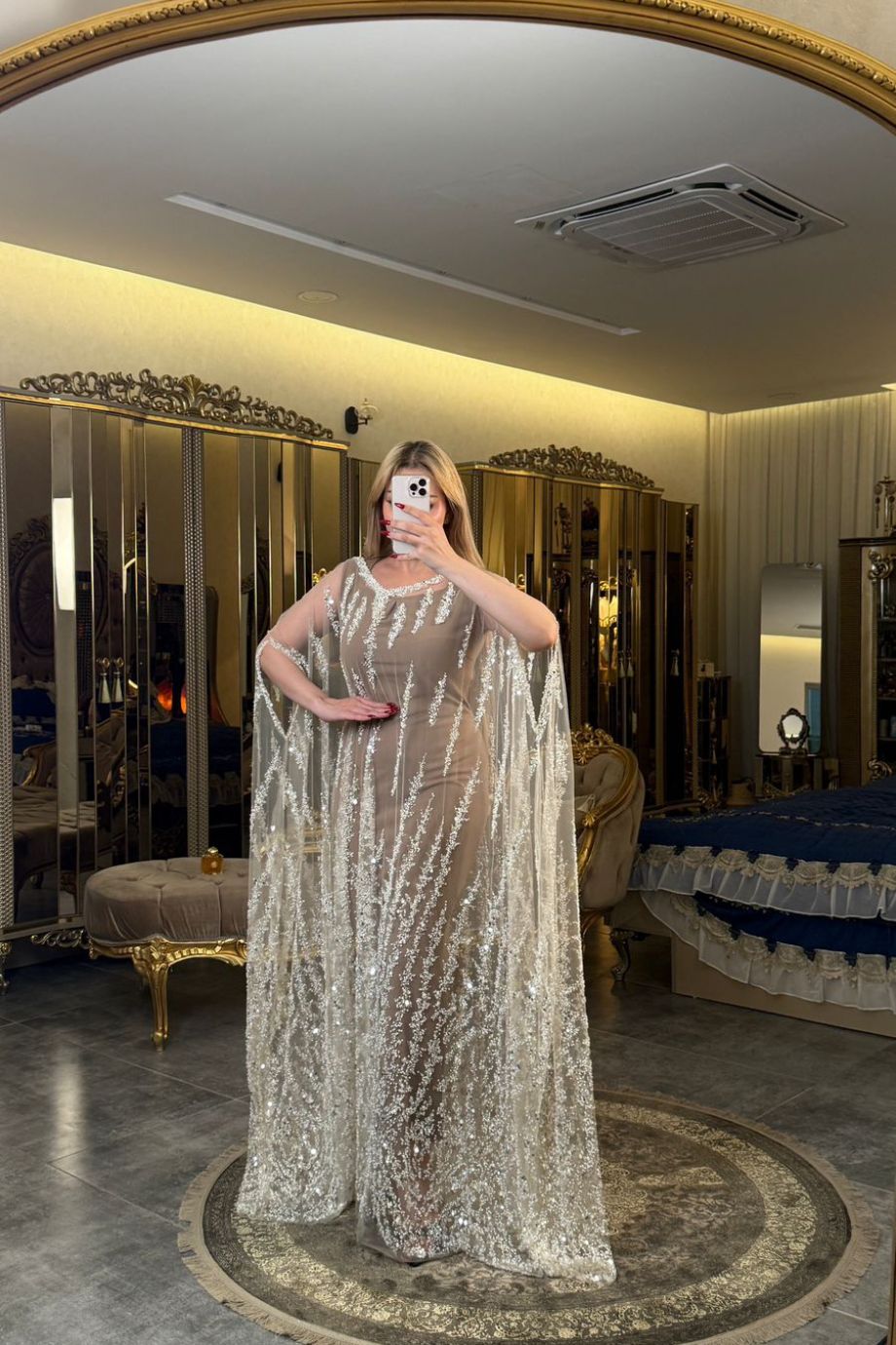 طقم مناسبة فاخر مشغول بالنمنم واللؤلؤ – تصميم أنيق ولمسة فخامة راقية