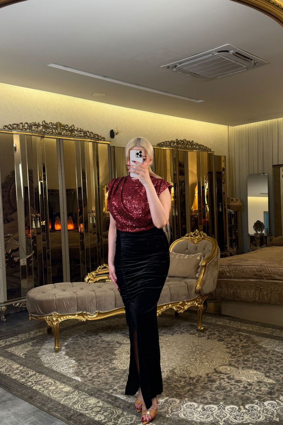 فستان مخمل للمناسبات – أناقة فاخرة بتصميم راقٍ وجذاب