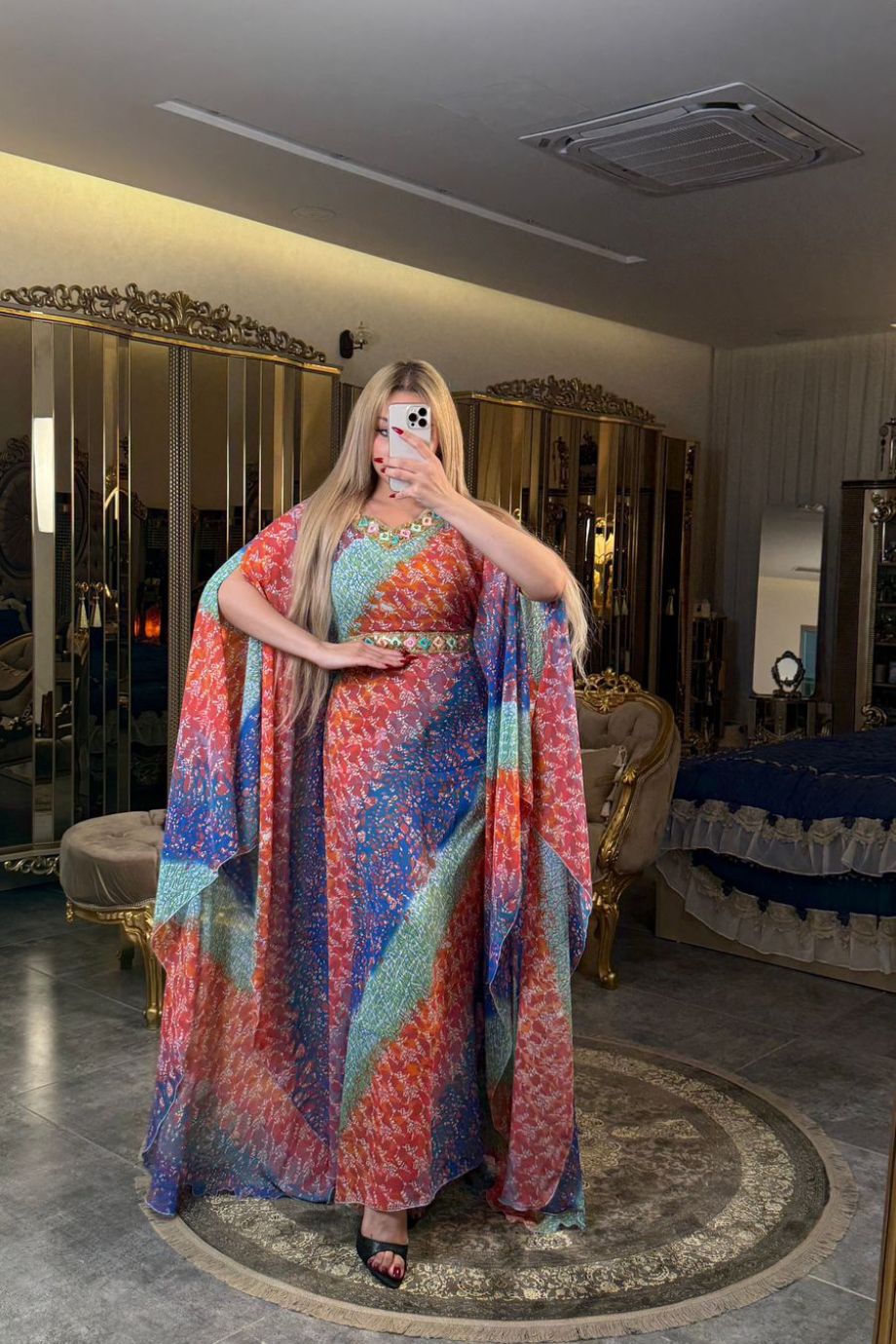 كلابية ملونة بتصميم مميز – أناقة عصرية بألوان جذابة