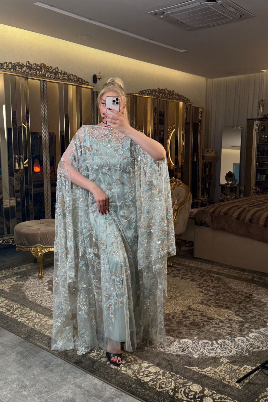 طقم نسائي فخم مطرّز نمنم وقصب مع بلك – طقم مناسبات راقي بجودة عالية