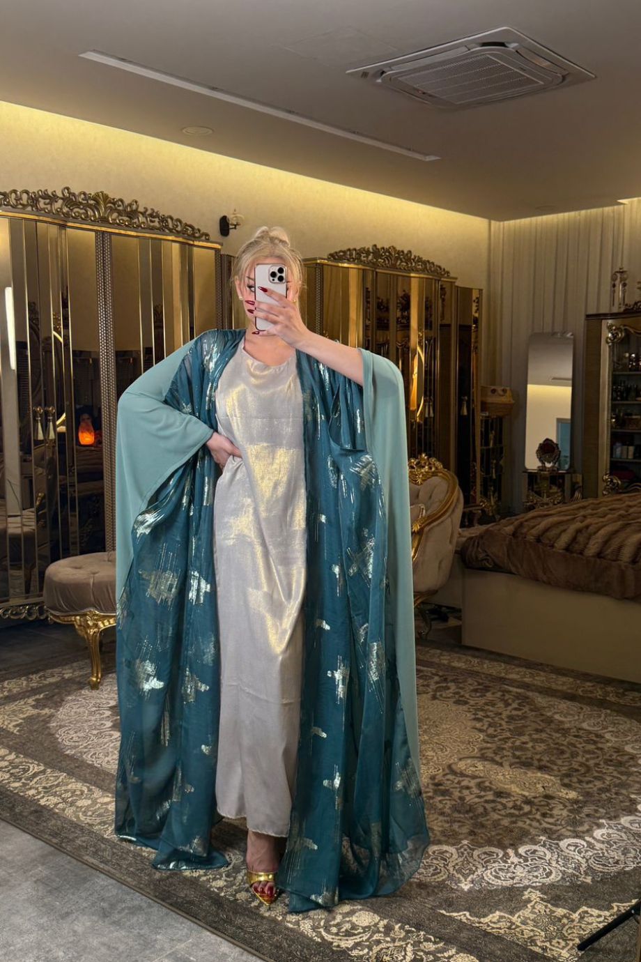 طقم بشت مع فستان موديل نازك – أناقة راقية بتصميم عصري فاخر