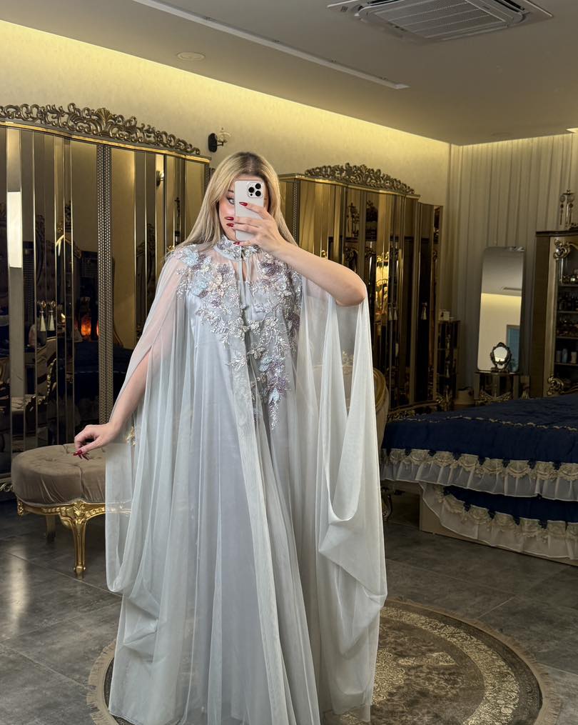 طقم أنيق وفخم تصميم مبتكر من قماش التول مع بنسل ستن