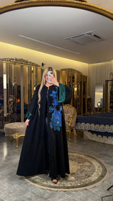 بشت جرجيت مطعّم بورود أورغنزا – فخامة أنثوية بتصميم راقٍ وأنيق