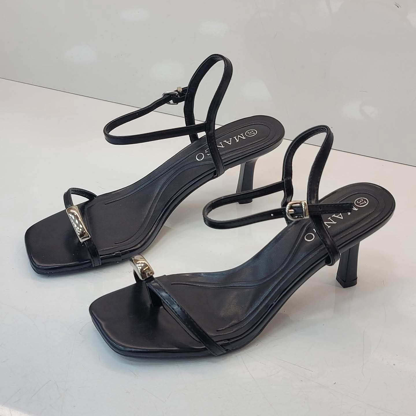 حذاء نسائي كعب