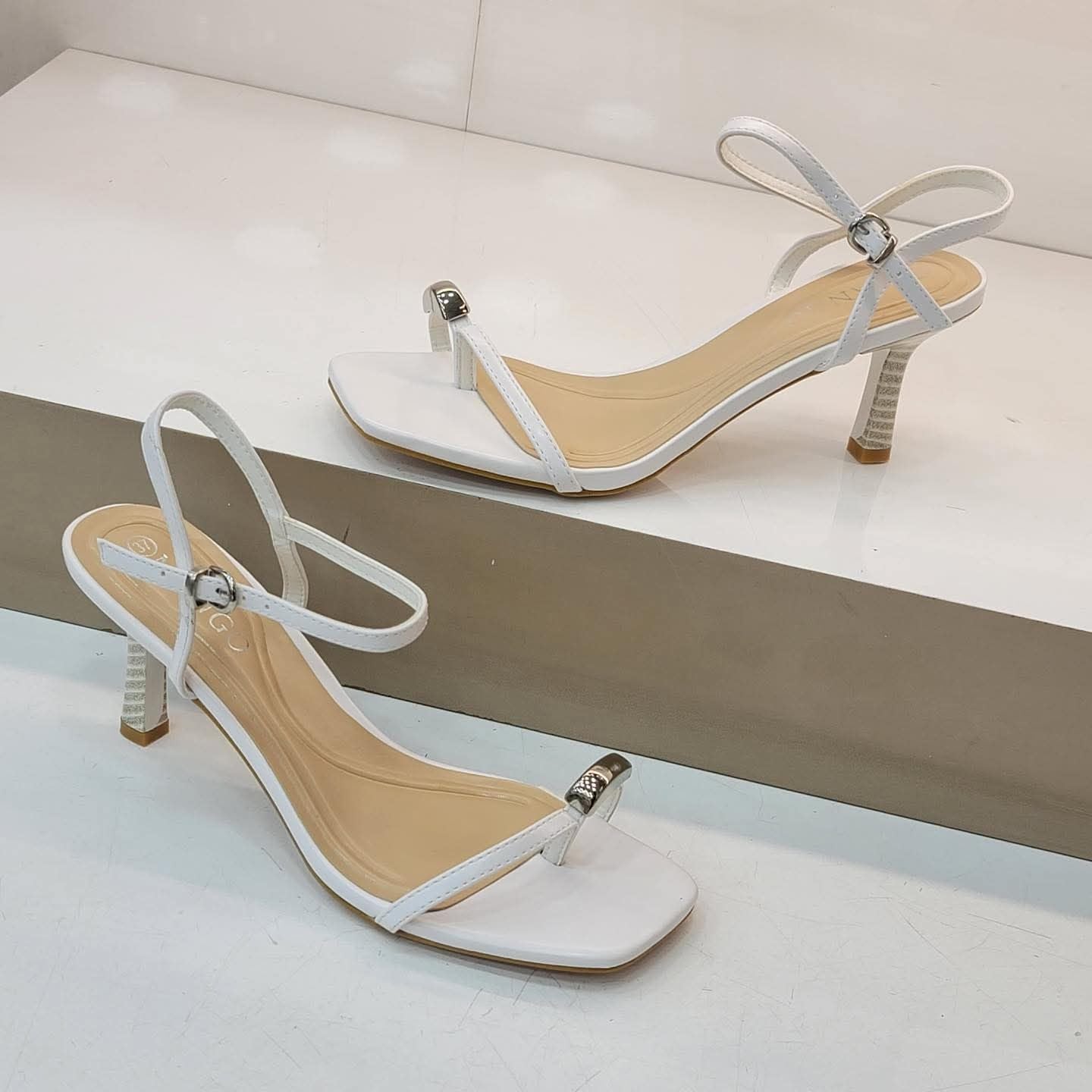 حذاء نسائي كعب